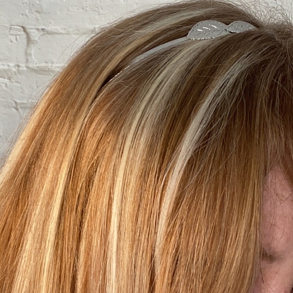 Leaf Asymmetrical Headband - Picture 3 of 9